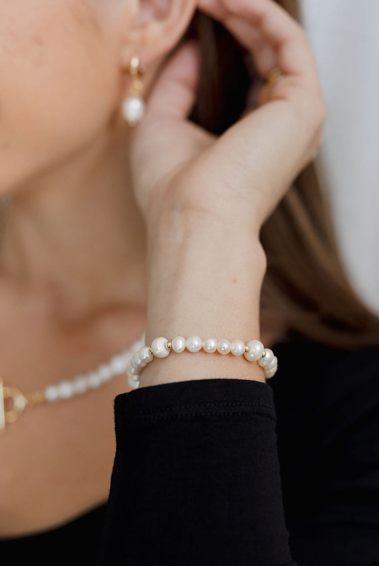 *FINAL SALE* Mac & Me Stretch Freshwater Pearls and Gold Bead Bracelet
