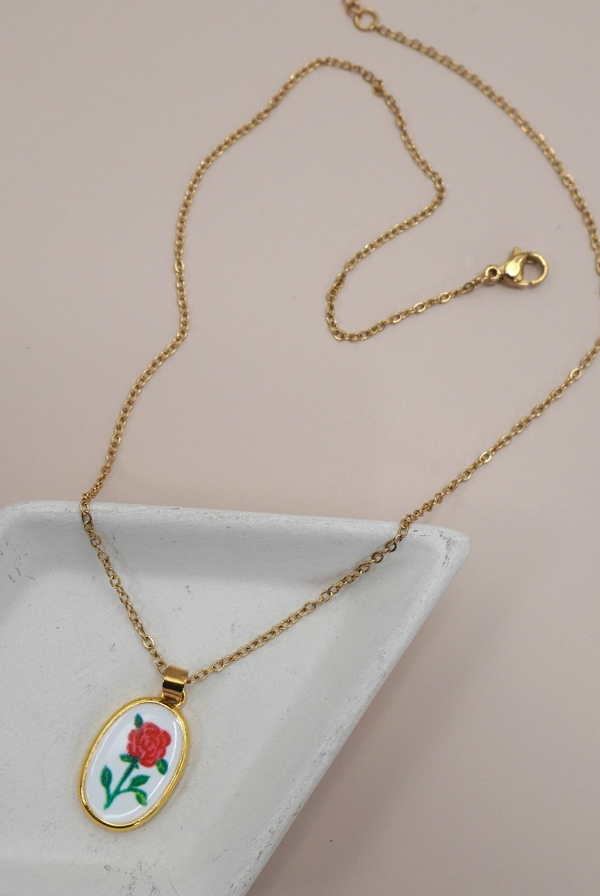 Floral Design Shape Necklace