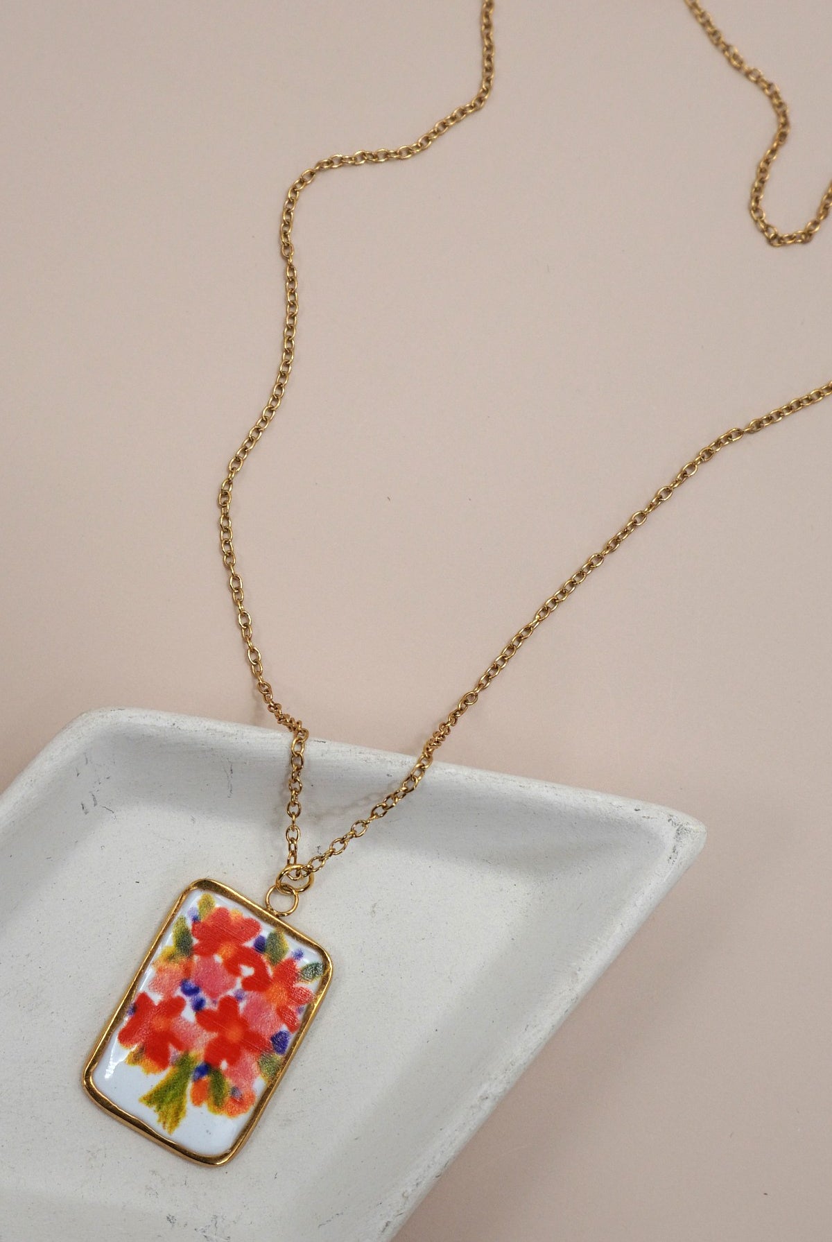 Floral Design Shape Necklace