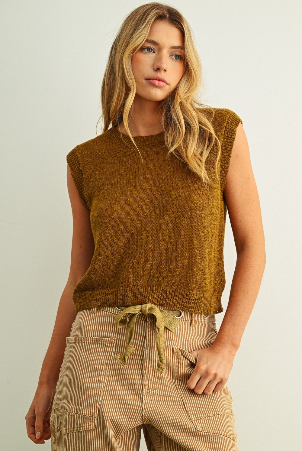 Sleeveless Textured Knit Top with Ribbed Trim