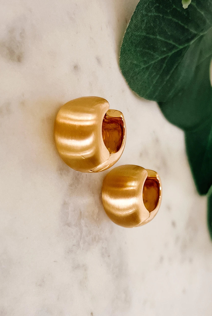 Matte Chunky Hinged Huggies