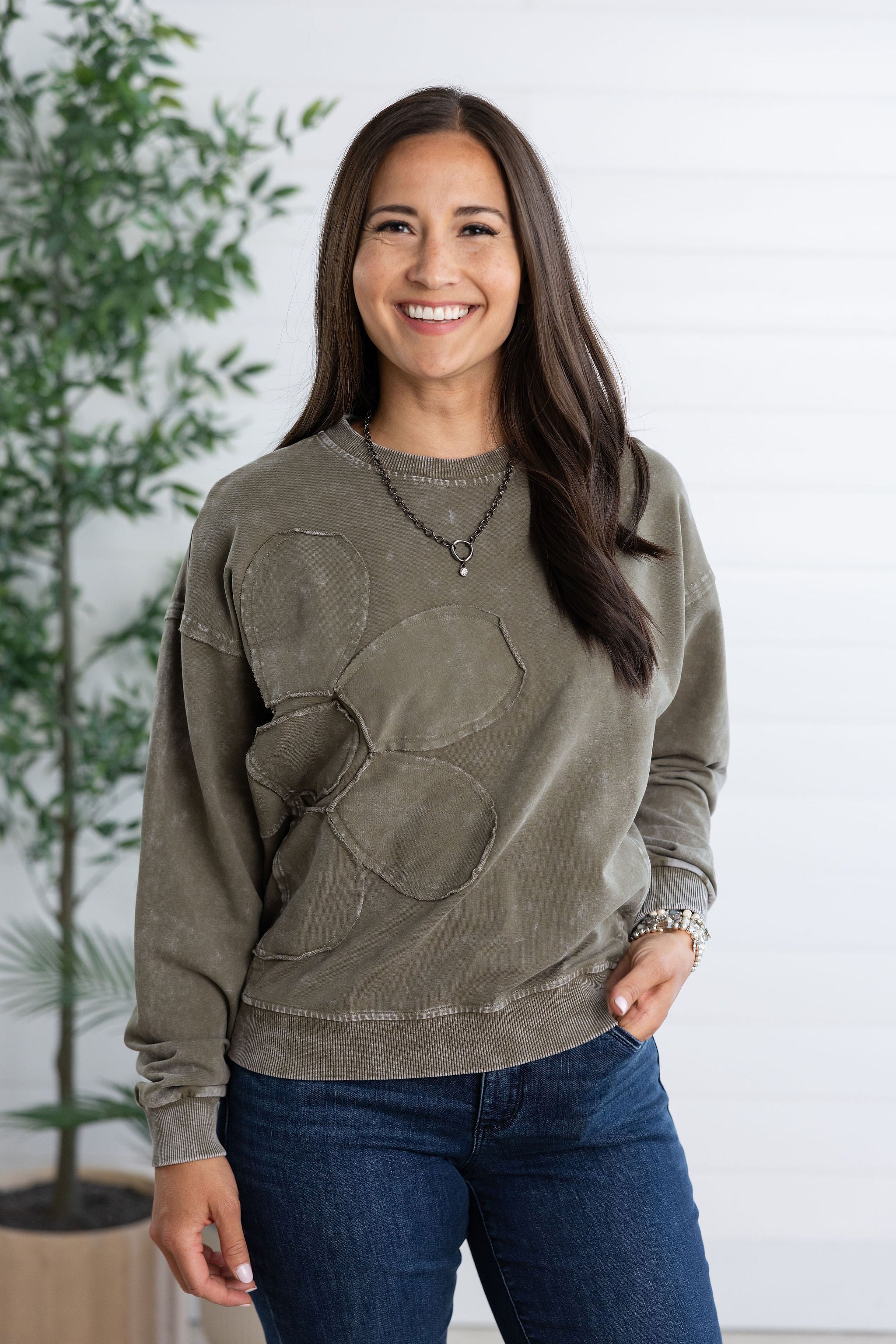 Long Sleeve Sweatshirt Top with Flower Applique
