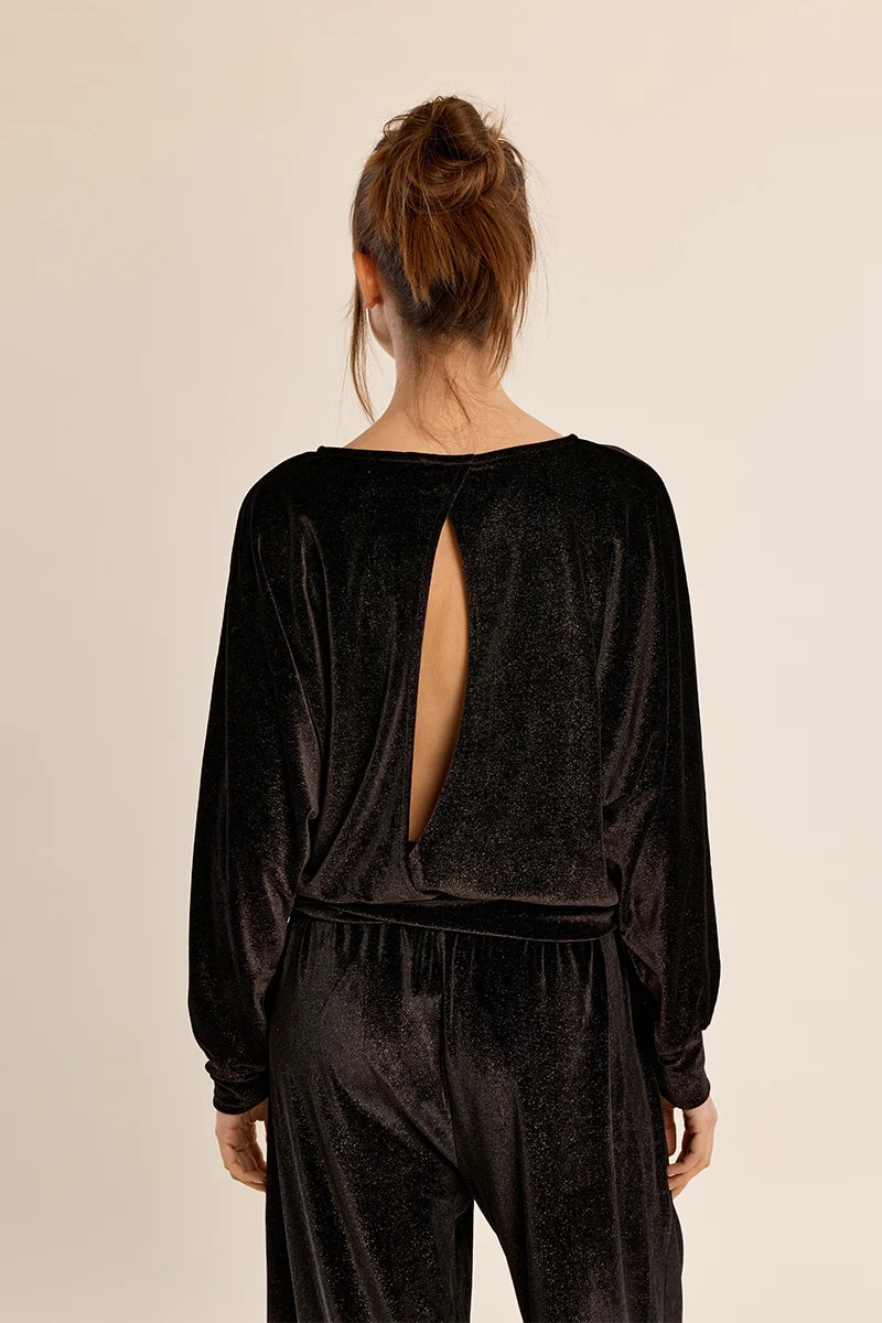Long-Sleeved Top with Back Opening
