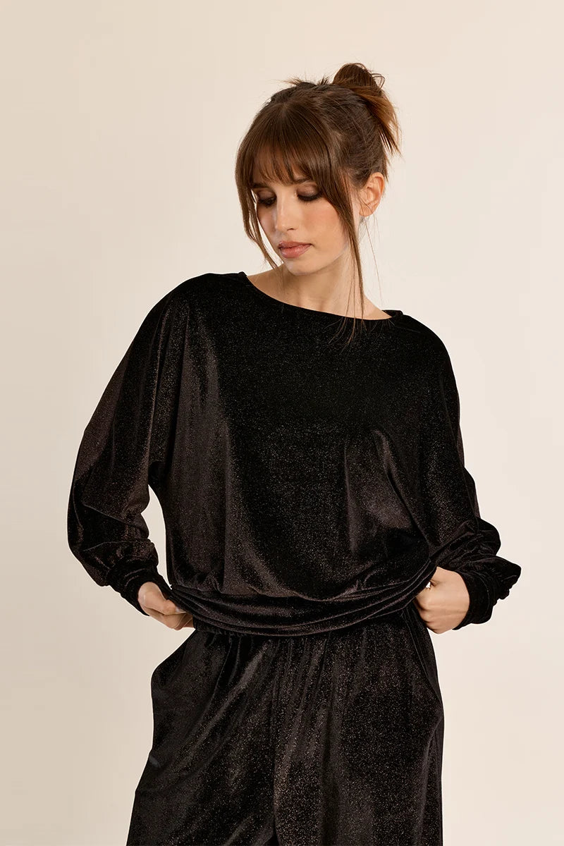 Long-Sleeved Top with Back Opening
