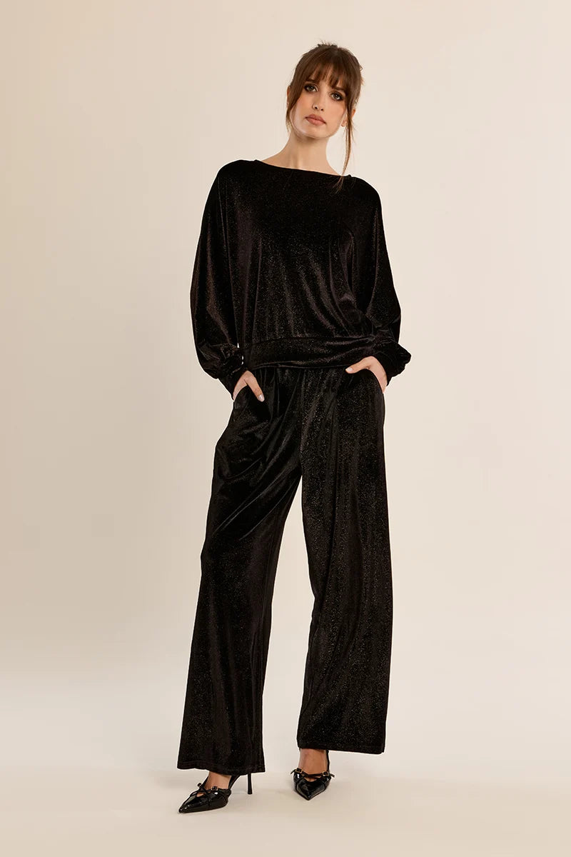 Long-Sleeved Top with Back Opening