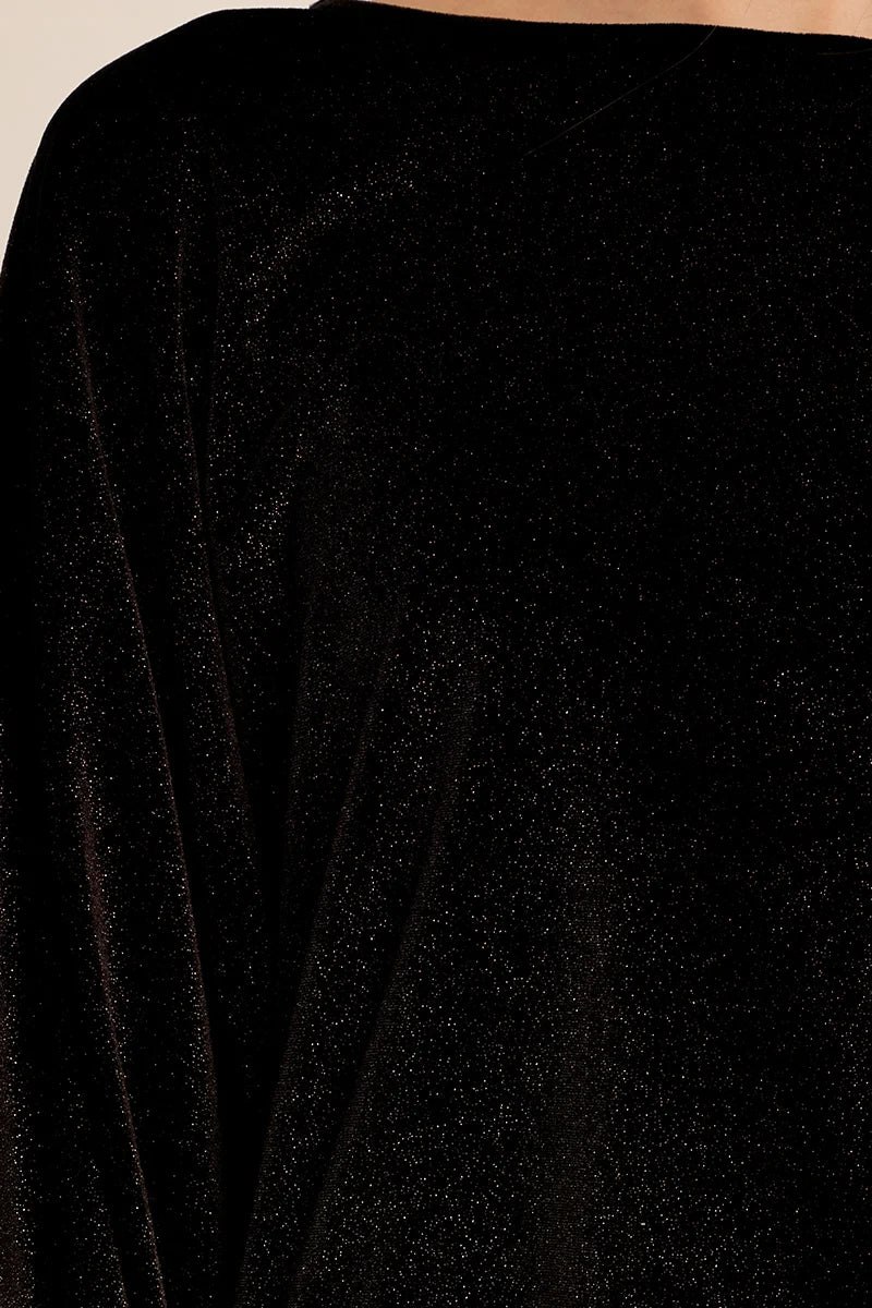 Long-Sleeved Top with Back Opening