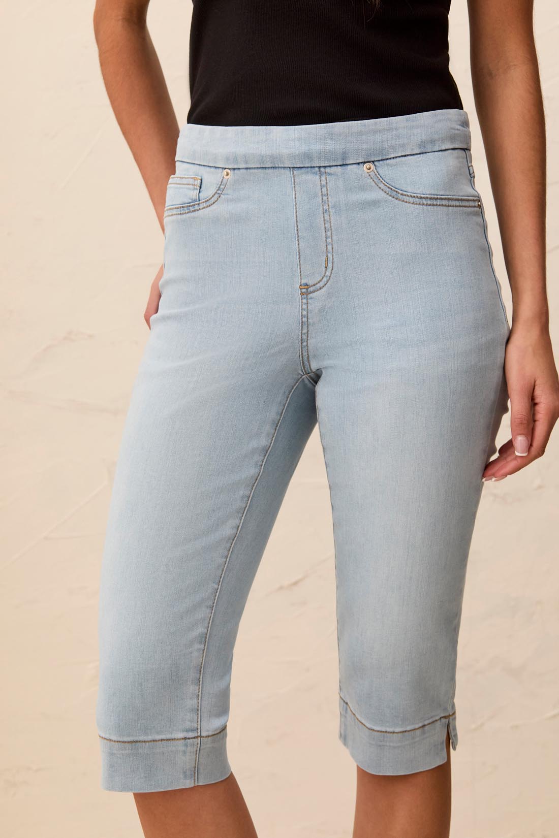 Pedal Pusher Pull On Capri Jeans Faded Blue / L